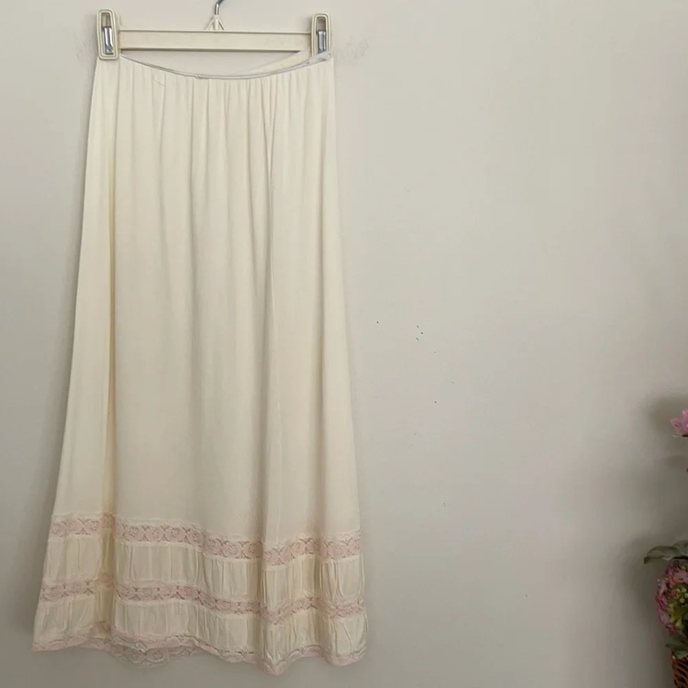 Vintage Women’s 60’s long slip - Picture 2 of 4